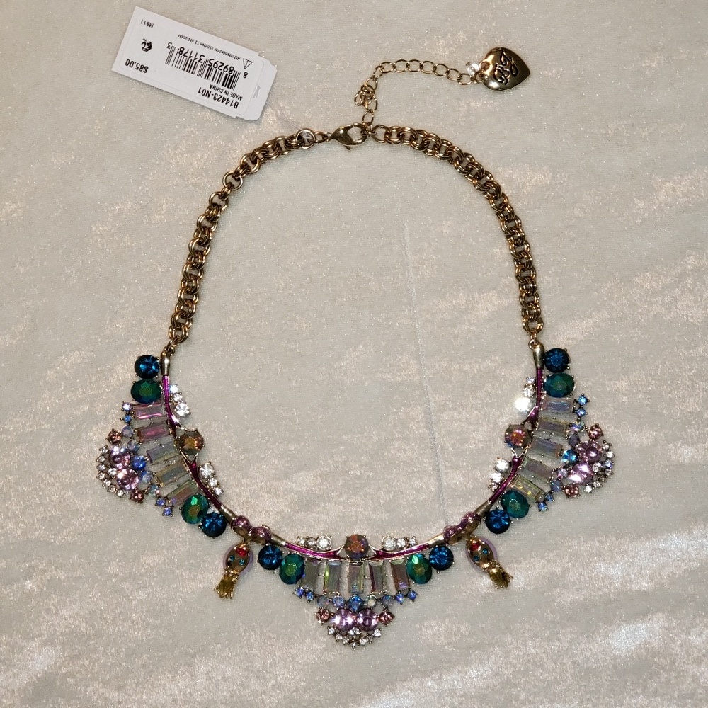 ♡ BETSEY JOHNSON STATEMENT NECKLACE